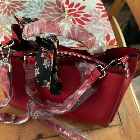 NWT Steve Madden Parker Tote Bag with Scarf Tie in Red - Picture 3 of 3